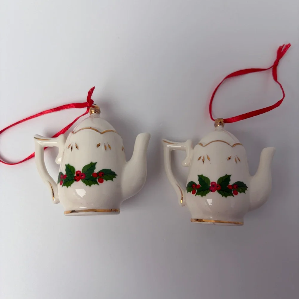 VTG Tea Pots Christmas Ornaments Holly Ivory Ceramic Porcelain‎ Set of 2
